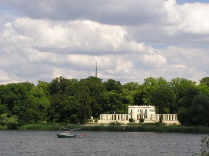 Das Casino von der Potsdamer Havel aus gesehen